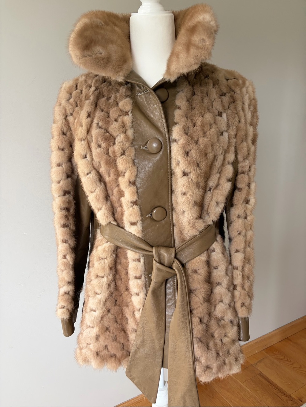 VTG A.L.T. Fur Associates Leather & Mink Fur Belted Jacket Mid-Century Tan M